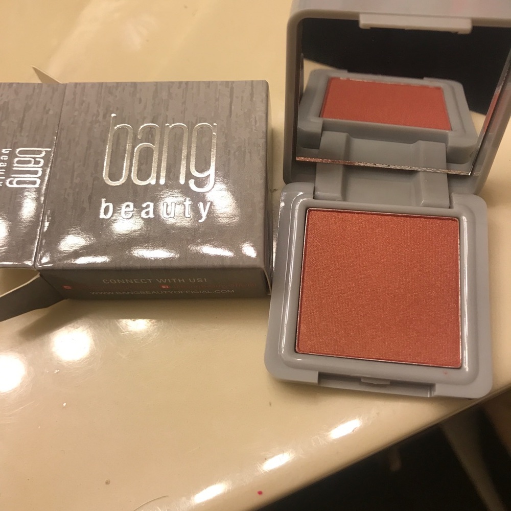 Bang blush in cheeky